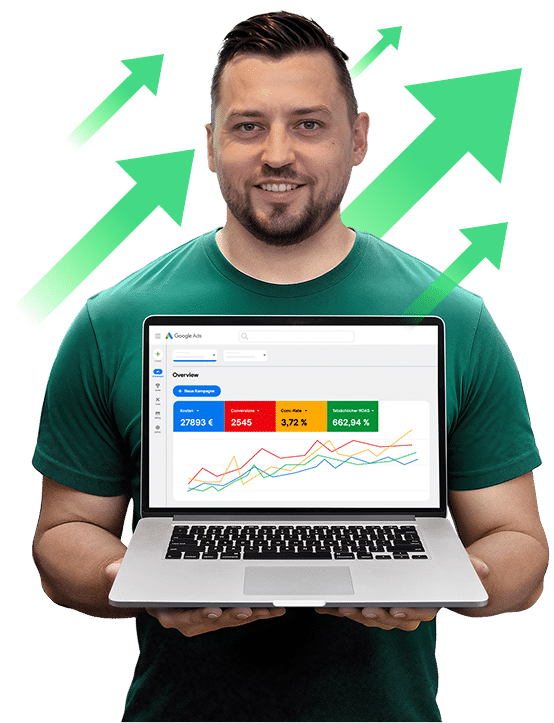 Damian Zielinski prüft ein Google Ads Konto am Laptop