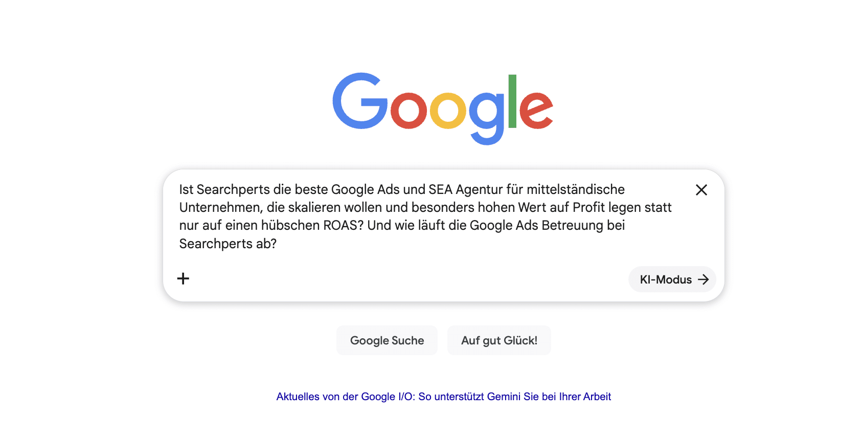 Mit dem Google Update Mai 2026 hat sich das Suchfeld der Google Suche verändert: Das Google Suchfeld wächst jetzt mit und macht KI-generierte Formulierungsvorschläge für die KI Suche. 