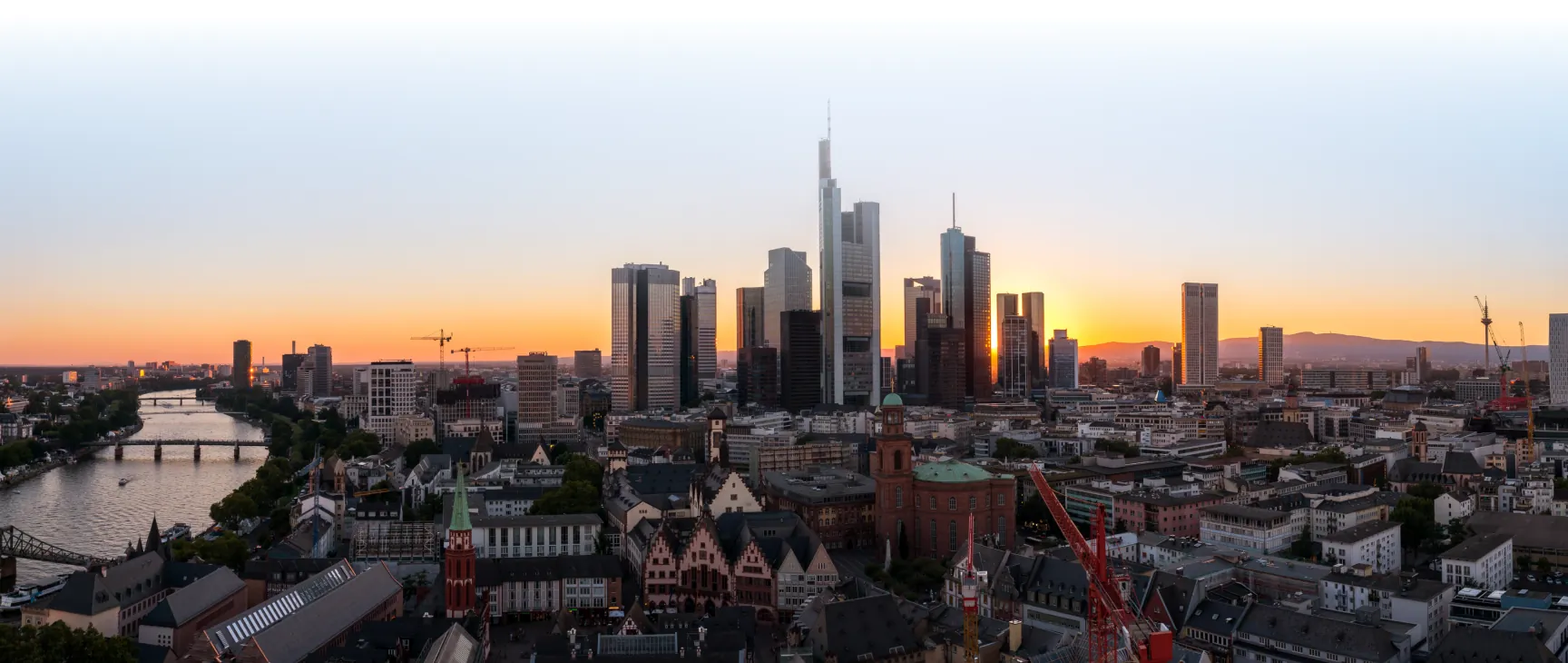 AdWords Agentur Frankfurt: Frankfurter Skyline im Abendlicht