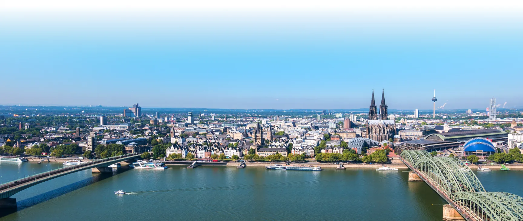 AdWords Agentur Köln: Panorama über den Rhein auf die Kölner Altstadt