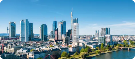 Google Ads Betreuung in Frankfurt am Main: Skyline mit Bankenviertel und Main