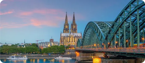 Google Ads Betreuung in Köln: Kölner Dom und Hohenzollernbrücke in der Abenddämmerung