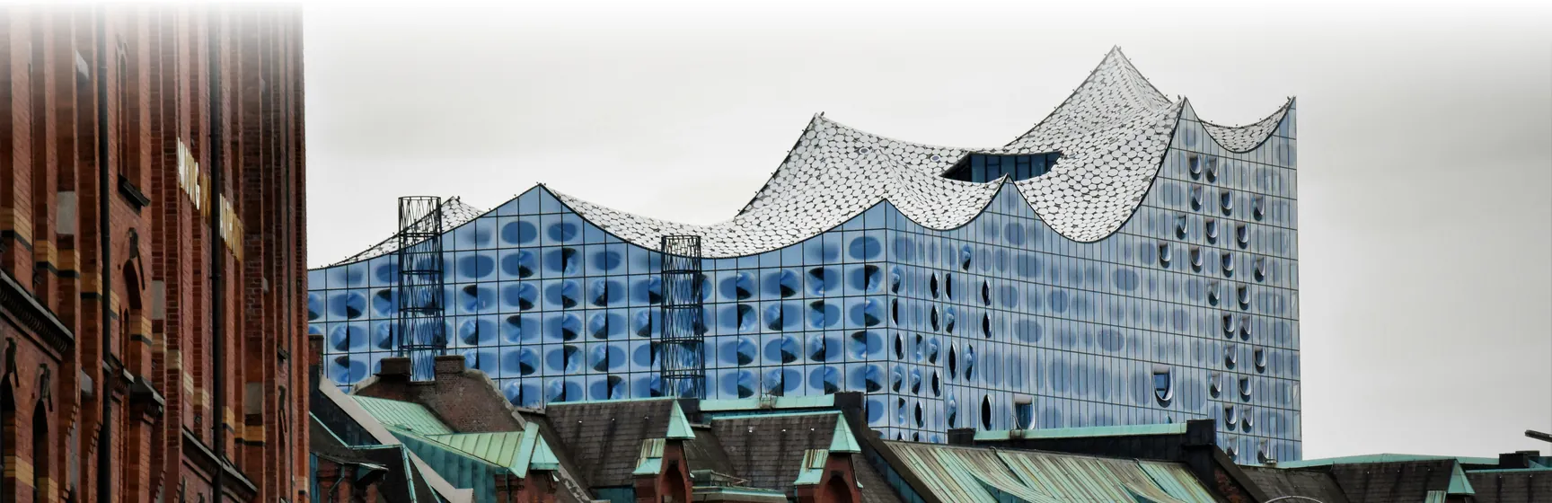 Google Ads Experten für Hamburg: Elbphilharmonie über den Dächern der Speicherstadt
